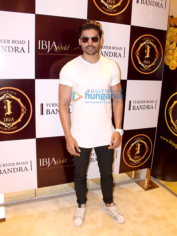 tiger preity at the launch of ibja gold store 10