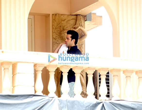 tusshar kapoor snapped with his son 5