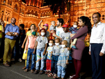 Varun Dhawan and Amruta Fadnavis spread awareness about cancer