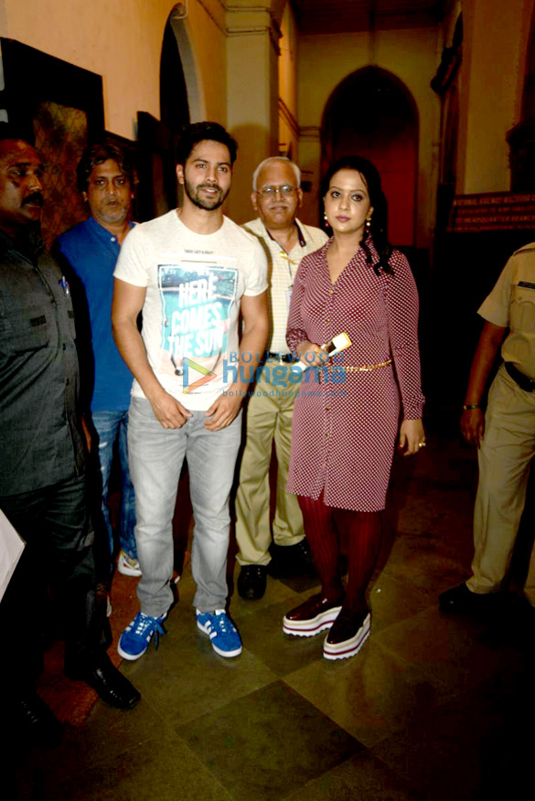 varun dhawan and amruta fadnavis spread awareness about cancer 5