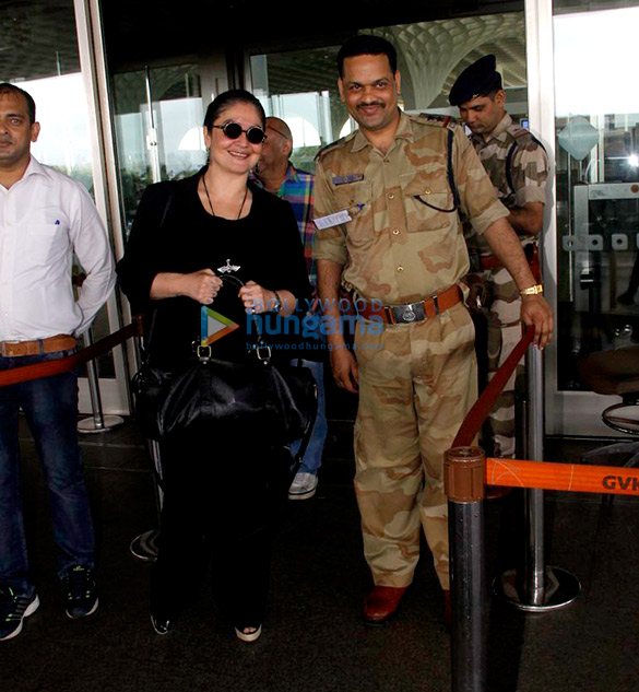 vidya balan sonal chauhan pooja bhatt others snapped at the airport 6