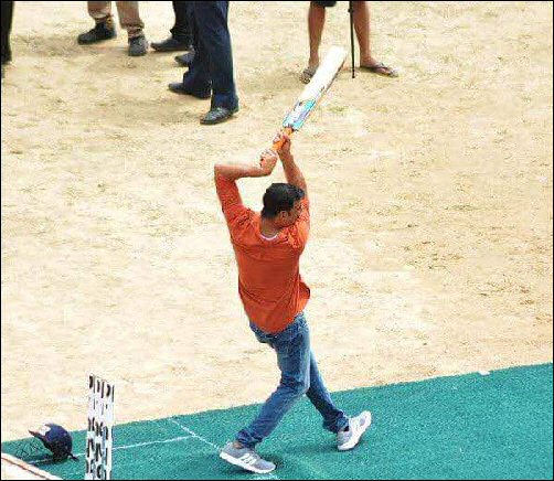 check out akshay kumar plays cricket on the sets of jolly llb 2 4