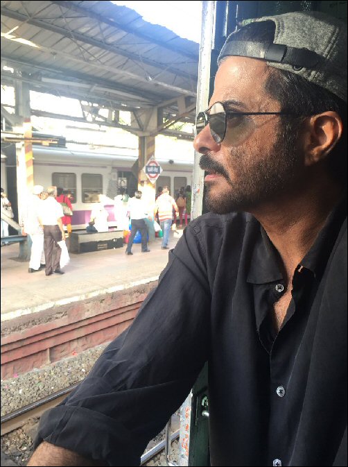 check out anil kapoor travels by local train to avoid ganesh visarjan traffic in mumbai 2