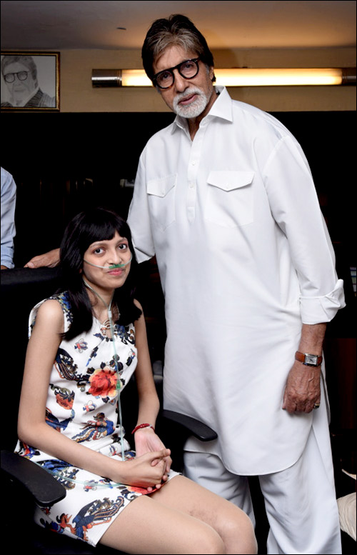 check out amitabh bachchan makes a lucky fans dream come true 4
