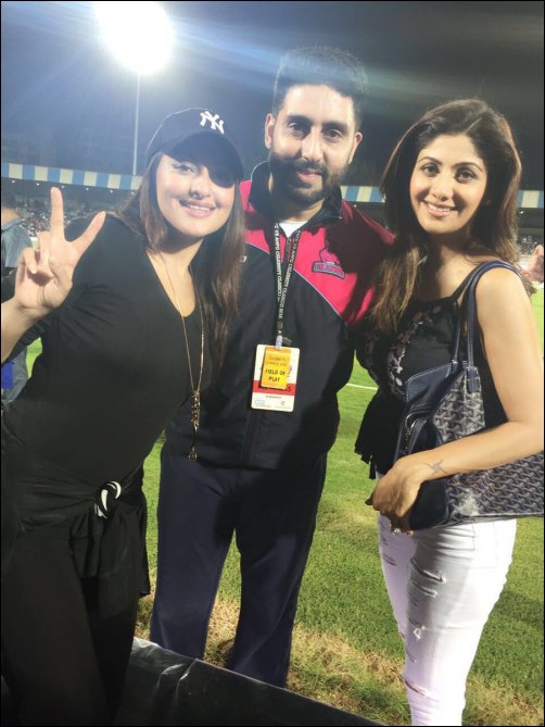 check out a charity match between bollywood celebrities and cricketers 7