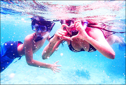 hot pics malaika arora khan goes snorkeling in maldives 3