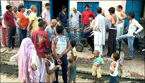 check out nawazuddin siddiqui educates farmers on irrigation 4
