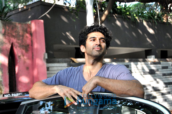 aditya snapped with his mom in bandra 5