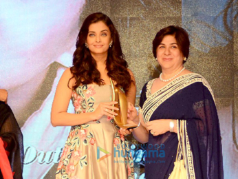 Aishwarya Rai Bachchan recieves 'Outlook Business Outstanding Woman Award'