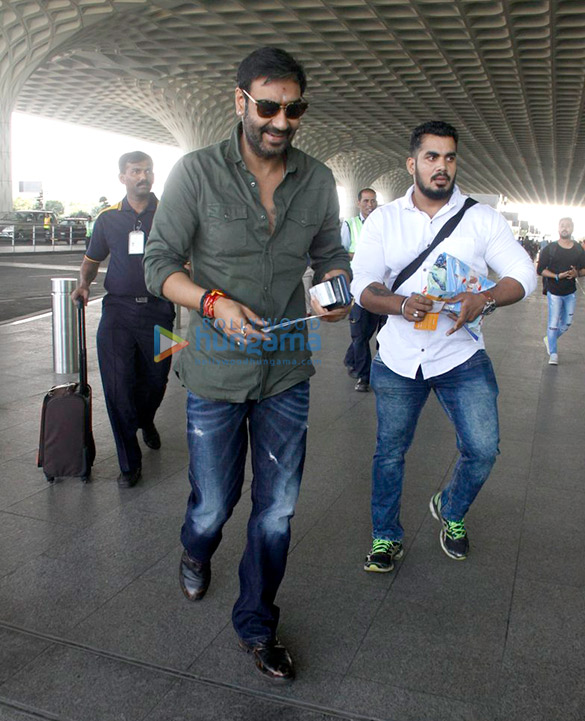 ajay devgn abhishek bachchan and alia bhatt snapped at the airport 1