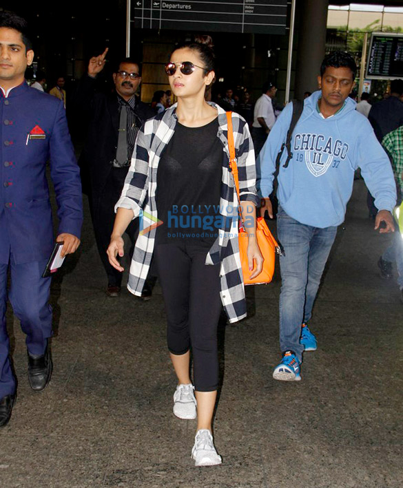 ajay devgn abhishek bachchan and alia bhatt snapped at the airport 3