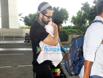 Ajay Devgn and Shahid Kapoor, Mira Rajput and their baby snapped at the airport