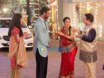 Ajay Devgn celebrates Diwali with the team of Taarak Mehta Ka Ooltah Chashmah