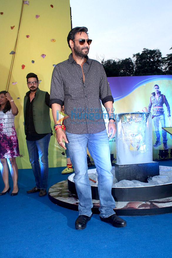 ajay crew of shivaay snapped promoting their film 6