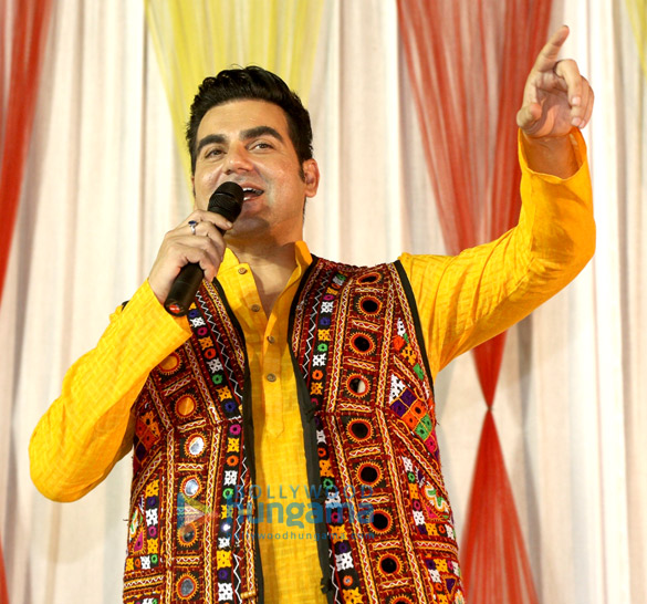 arbaaz khan promotes tera intezaar at special navratri celebrations in gandhidham 7