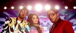 Movie Stills Of The Movie Beiimaan Love