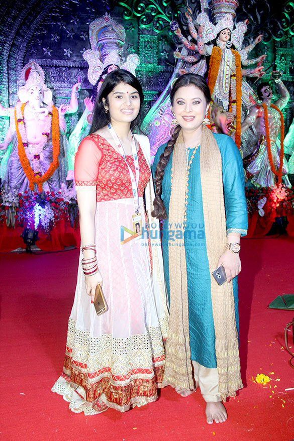 celebs at durga pooja samiti 1