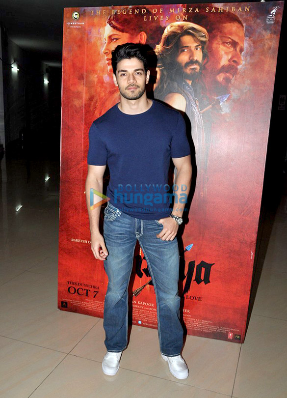 celebs grace the special screening of mirzya 4