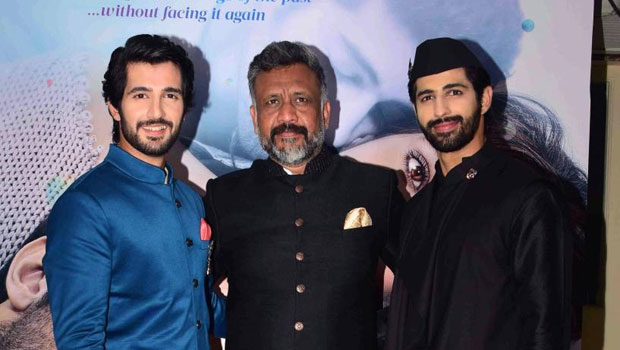 Tum Bin 2 Cast Pays A Musical Tribute To Jagjit Singh Tum Bin 2 Cast Pays A Musical Tribute To Jagjit Singh