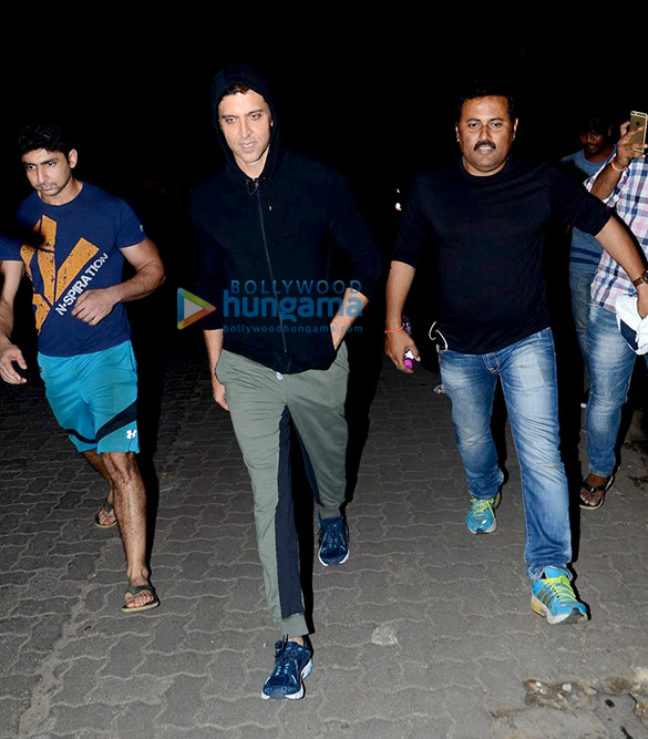 hrithik snapped post jogging in juhu 6