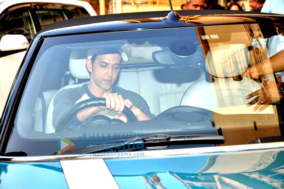 hrithik snapped with kids post inferno screening 4