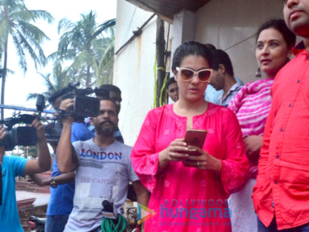 Kajol graces Durga ceremony in Mumbai