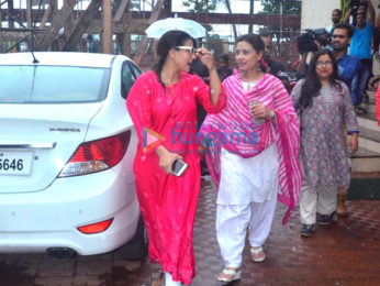 Kajol graces Durga ceremony in Mumbai