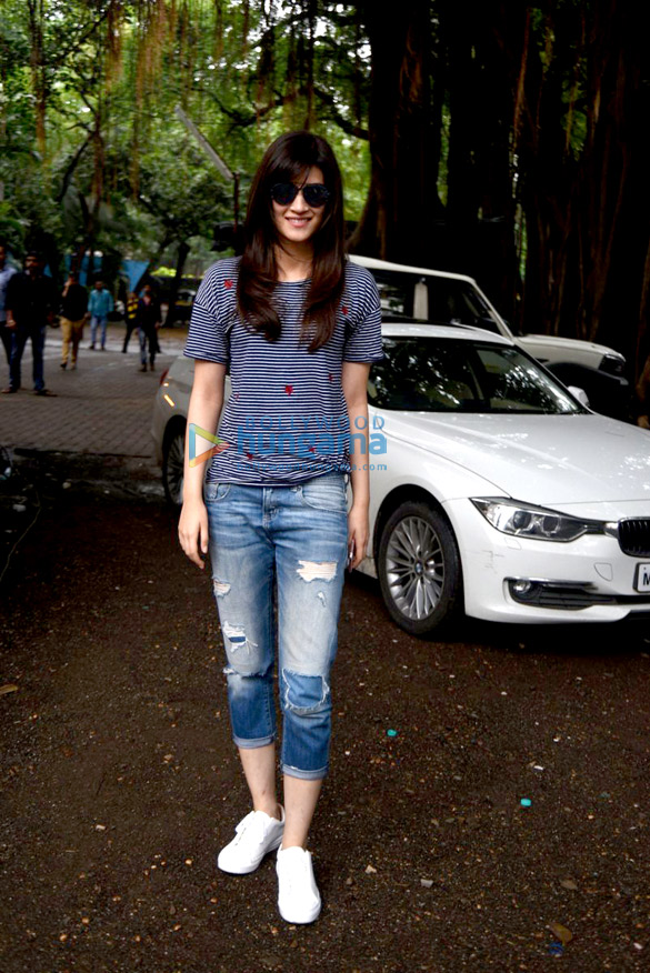 kriti shoots for zoom diwali special 3