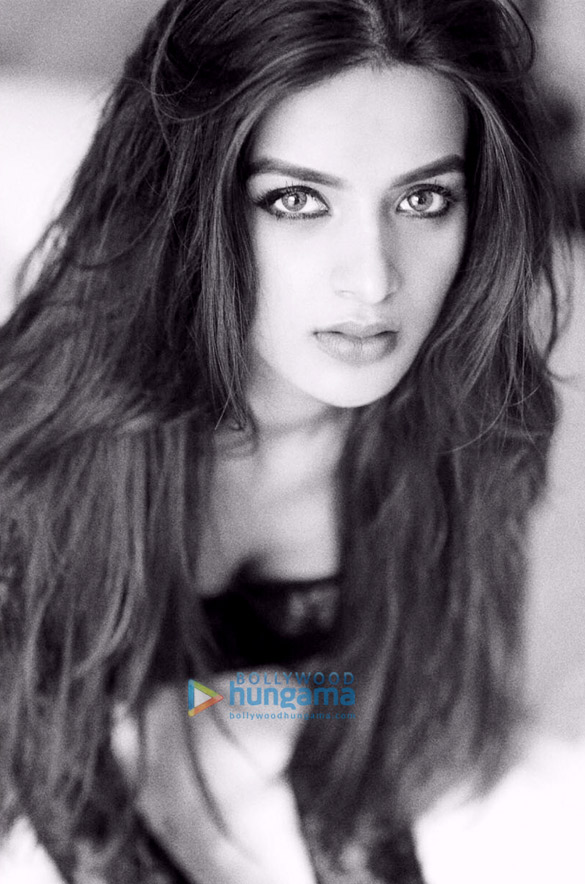 nidhhi agerwal 2