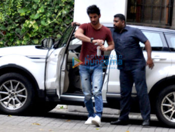 Parineeti Chopra & Sushant Singh Rajput snapped in Khar