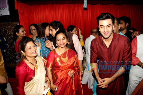 ranbir ayan kajol snapped at the north sarbojini durga pandal 8
