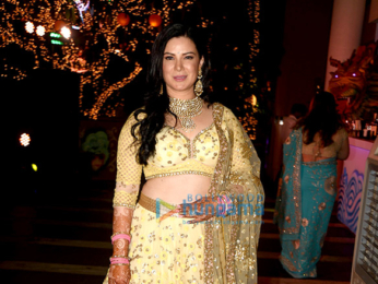 Shah Rukh Khan and many more at Sachin Joshi's Diwali bash