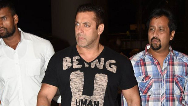 Salman Khan Looks As Dabangg As Ever; Spotted At Mumbai Airport Salman Khan Looks As Dabangg As Ever; Spotted At Mumbai Airport