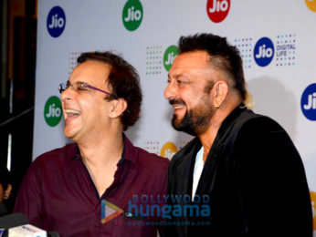 Sanjay Dutt, Sonam Kapoor & Rajkumar Hirani grace the MAMI 18th Mumbai Film Festival 2016 closing night