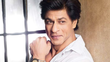 Shah Rukh Khan Shares One Of ‘Raees’ Dialogues At Band Stand Beautification Drive