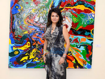 Shilpa Shetty, Kimi Katkar & Gauahar Khan at the private viewing of Anu Malhotra's art show