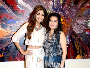 Shilpa Shetty, Kimi Katkar & Gauahar Khan at the private viewing of Anu Malhotra's art show