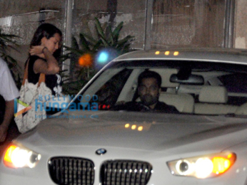 Sonakshi Sinha snapped as she hides behind pillow to avoid getting clicked