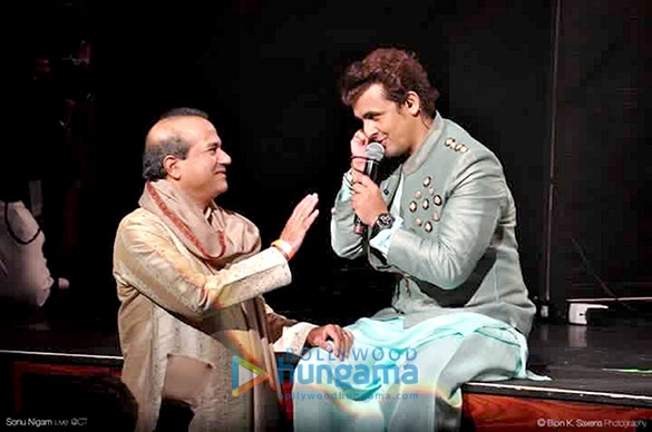 sonu nigam performs while on his us and canada tour 3