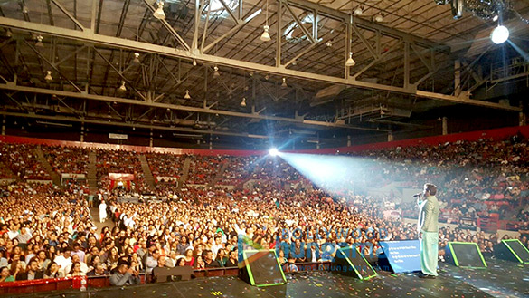 sonu nigam performs while on his us and canada tour 4