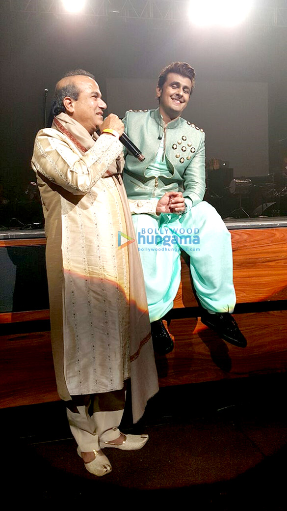 sonu nigam performs while on his us and canada tour 6