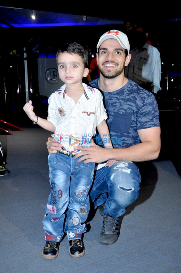 sooraj snapped with a kid fan at gym launch 2