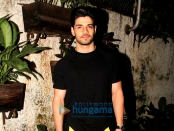 Sushant Singh Rajput holds special screening of 'M.S. Dhoni - The Untold Story'