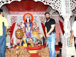 Suniel Shetty visits Navratri Pandal to seek blessings
