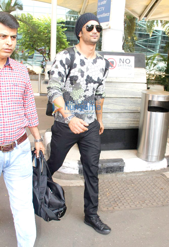 sushant sunny snapped at the airport 6