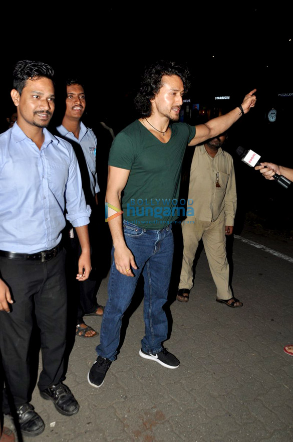 tiger disha snapped post dinner at pizza express 5