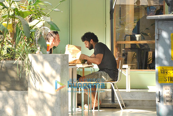 aditya roy kapur snapped post lunch with friend at suzette kitchen 1