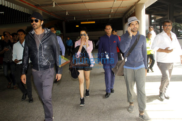 airport spotting rock on 2 starcast returns from delhi 1
