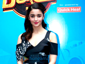 Alia Bhatt promotes 'Dear Zindagi' on the sets of 'Super Dancer'