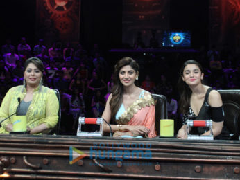Alia Bhatt promotes 'Dear Zindagi' on the sets of 'Super Dancer'